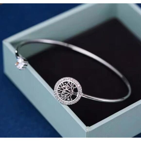 Tree of Life Bracelet and Medallion Necklace on chain in Silvertone - Picture 3 of 3